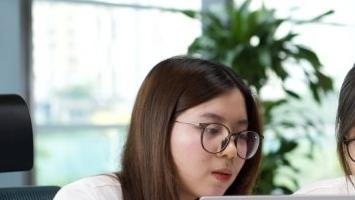 Ô tô điện mini học sinh cũng lái được, dễ tháo như xe đồ chơi, có bản đi ngang như cua